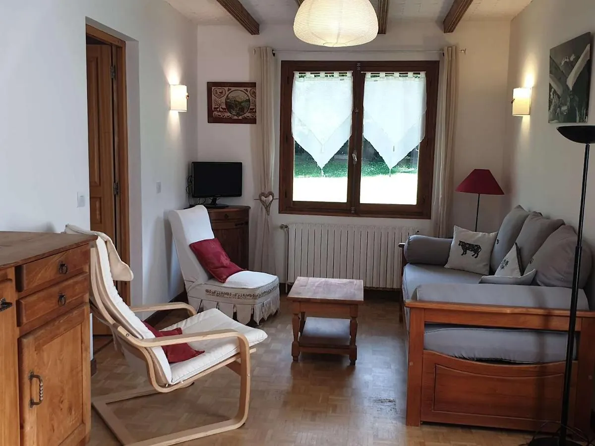 Chalet Cosy Pour 2-3 Pers. Avec Jardin Au Coeur Du Village, A 5 Min Du Ski Et Proche Des Commerces - Fr-1-342-274 Beaufort  0*, Beaufort (Savoie) France
